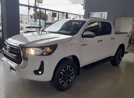 TOYOTA HILUX 2.8 D-4D TURBO DIESEL CD SR 4X4 AUTOMÁTICO TOYOTA HILUX 2.8 D-4D TURBO DIESEL CD SR 4X4 AUTOMÁTICO